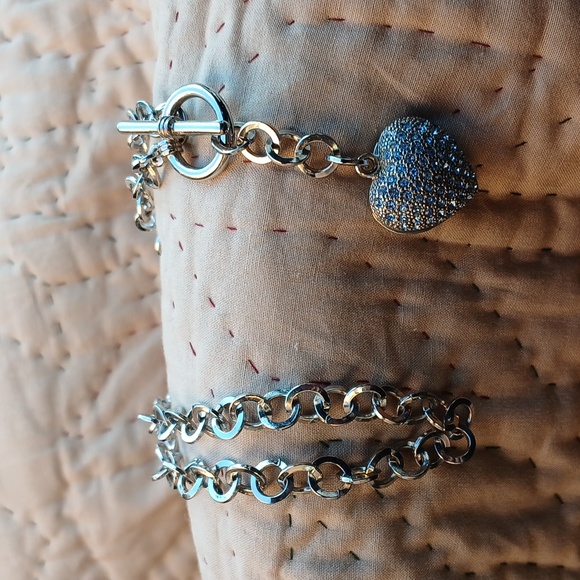 Pave crystal heart pendant w/toggle adj link chain. Silvertone - Picture 4 of 5